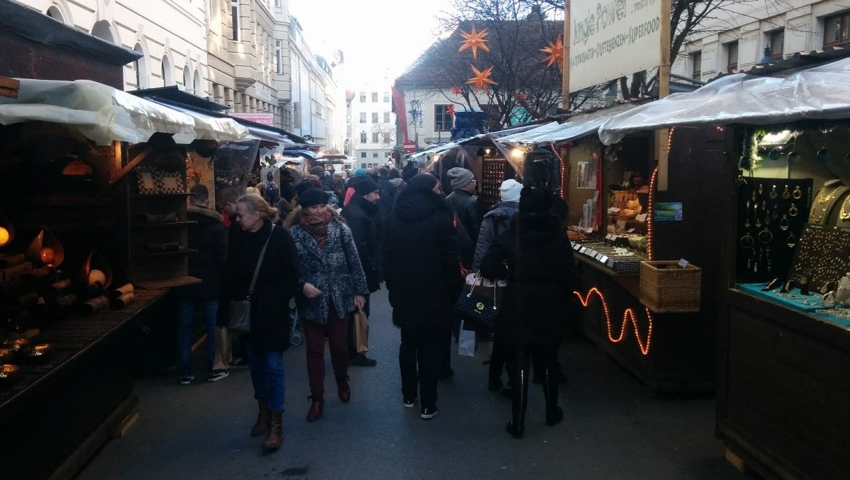 When will the Christmas markets in Vienna be arranged in 2017?